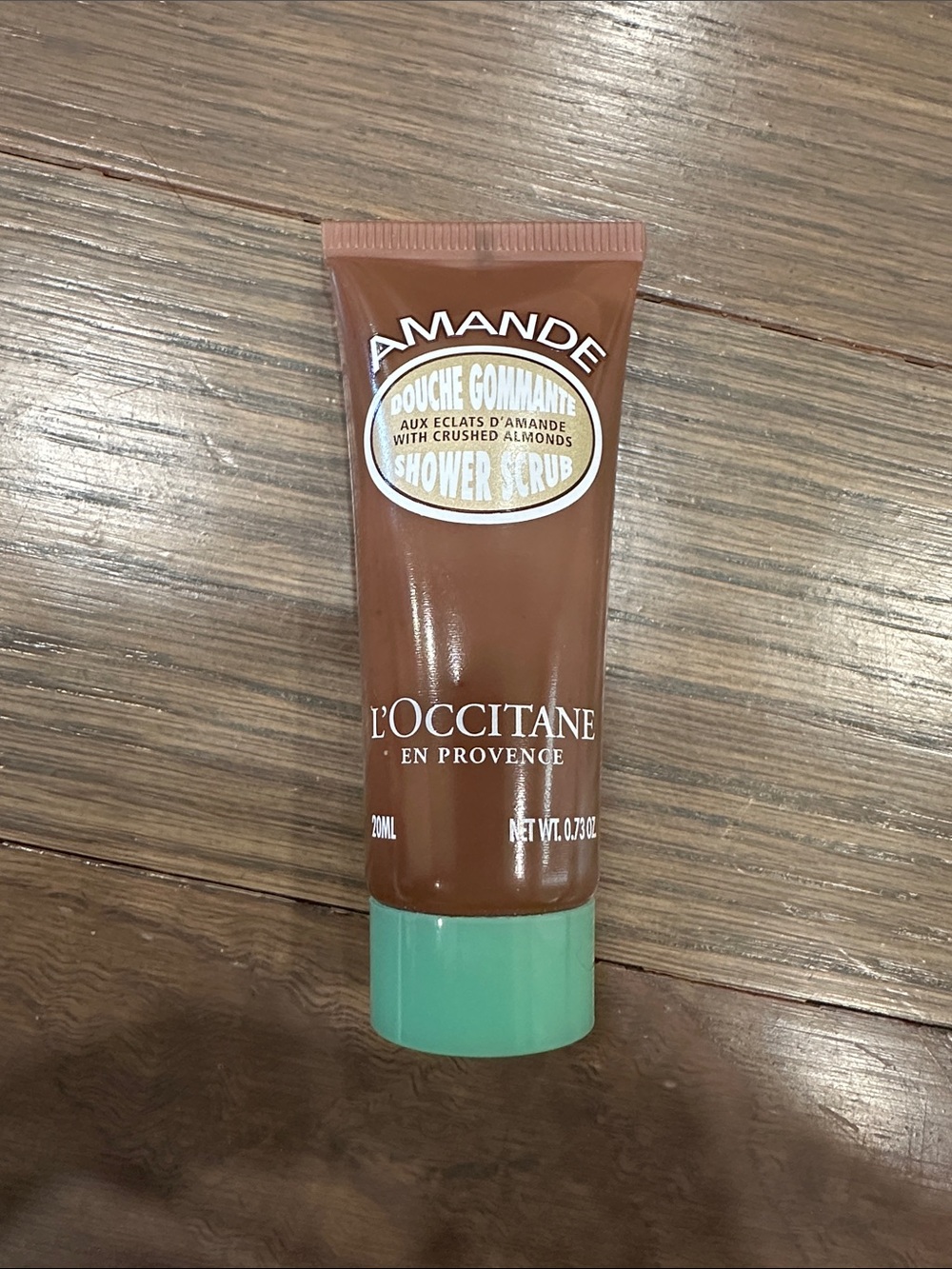 L'OCCITANE Amande Shower Scrub - Brown & Mint Green